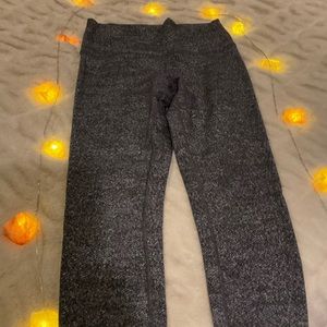 Lululemon graphic style size 10 crop leg no pockets